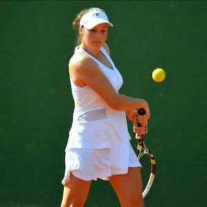 Meet your Posher, Lara